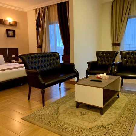 Ream Hotel Аман Екстериор снимка