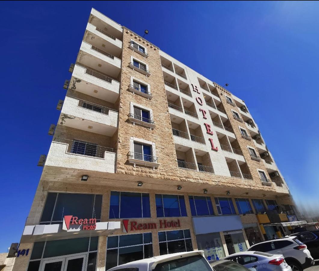 Ream Hotel Аман Екстериор снимка