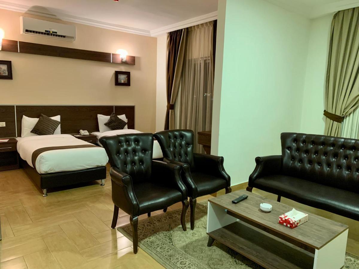Ream Hotel Аман Екстериор снимка