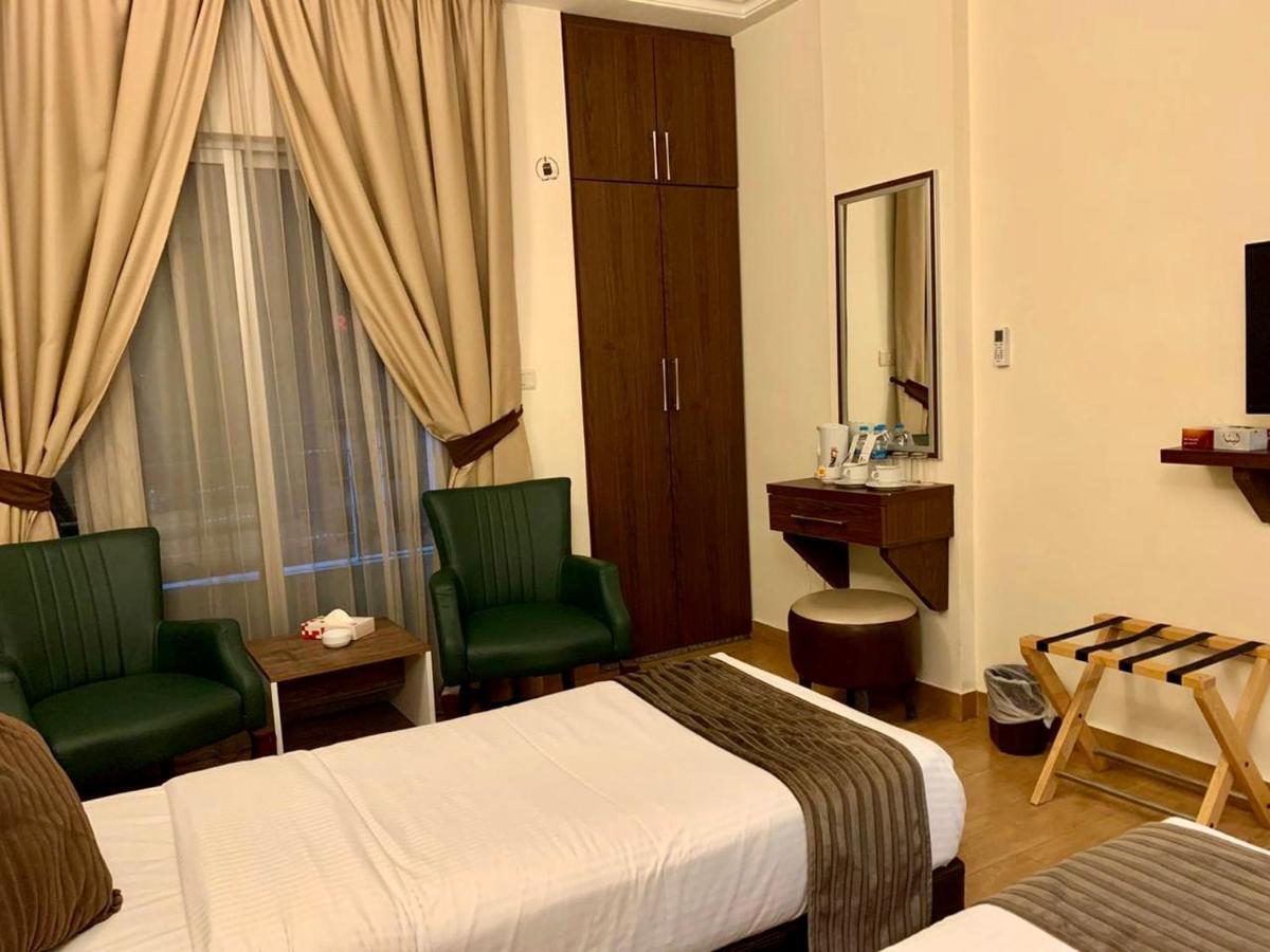 Ream Hotel Аман Екстериор снимка