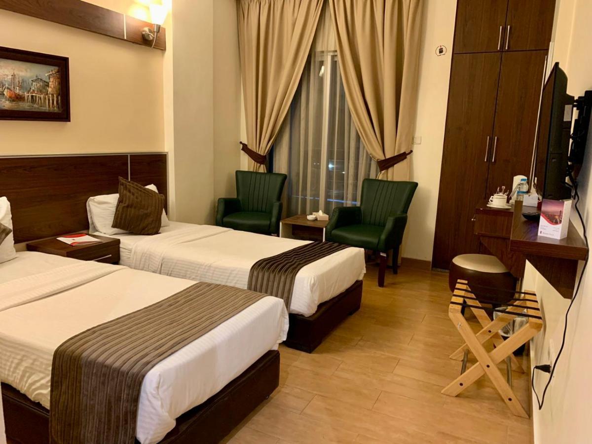 Ream Hotel Аман Екстериор снимка