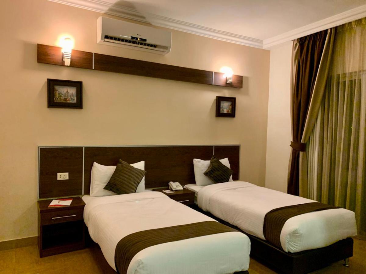 Ream Hotel Аман Екстериор снимка