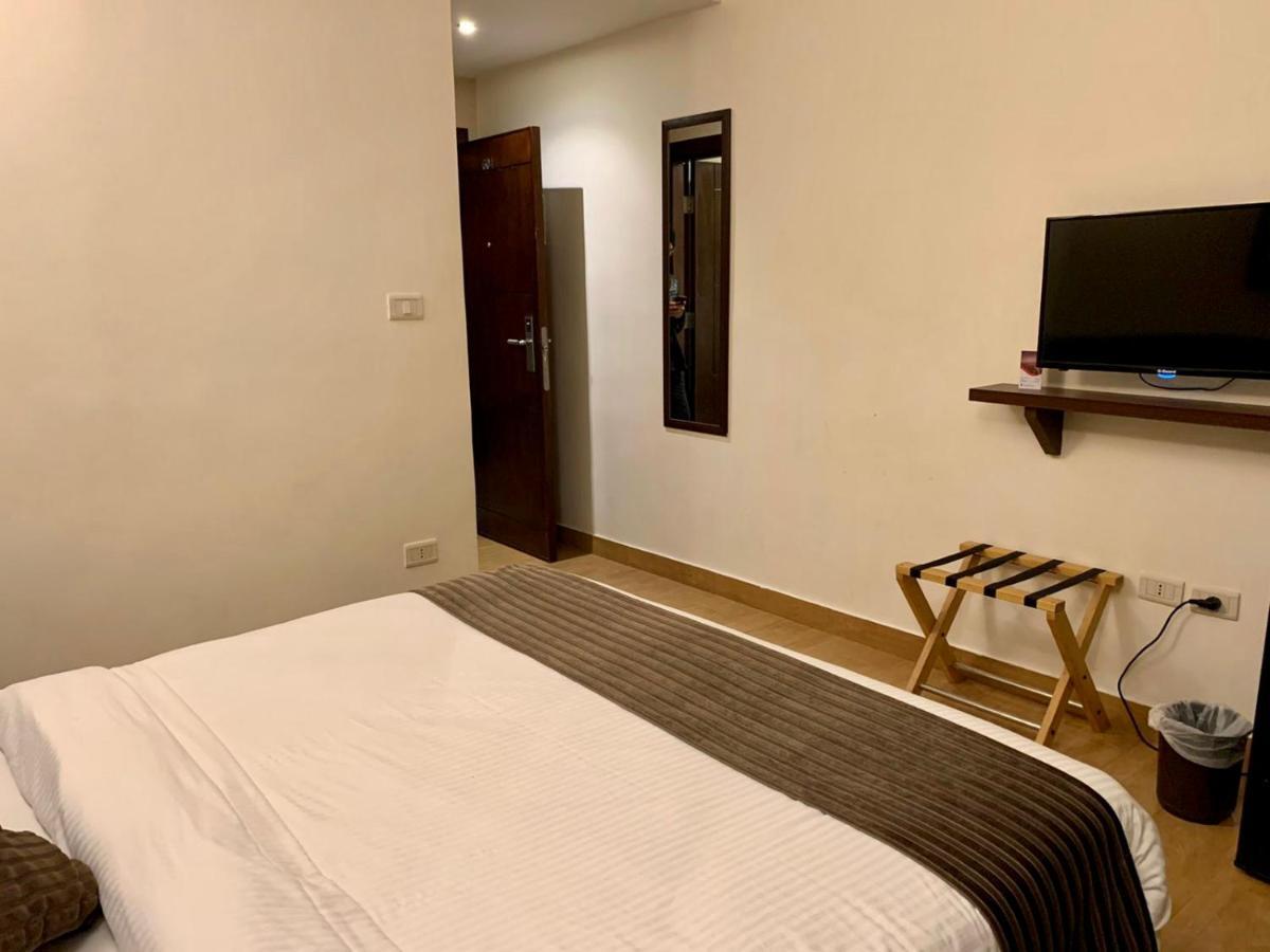 Ream Hotel Аман Екстериор снимка