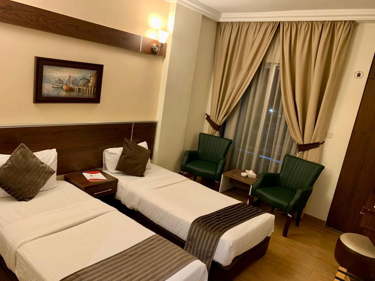 Ream Hotel Аман Екстериор снимка