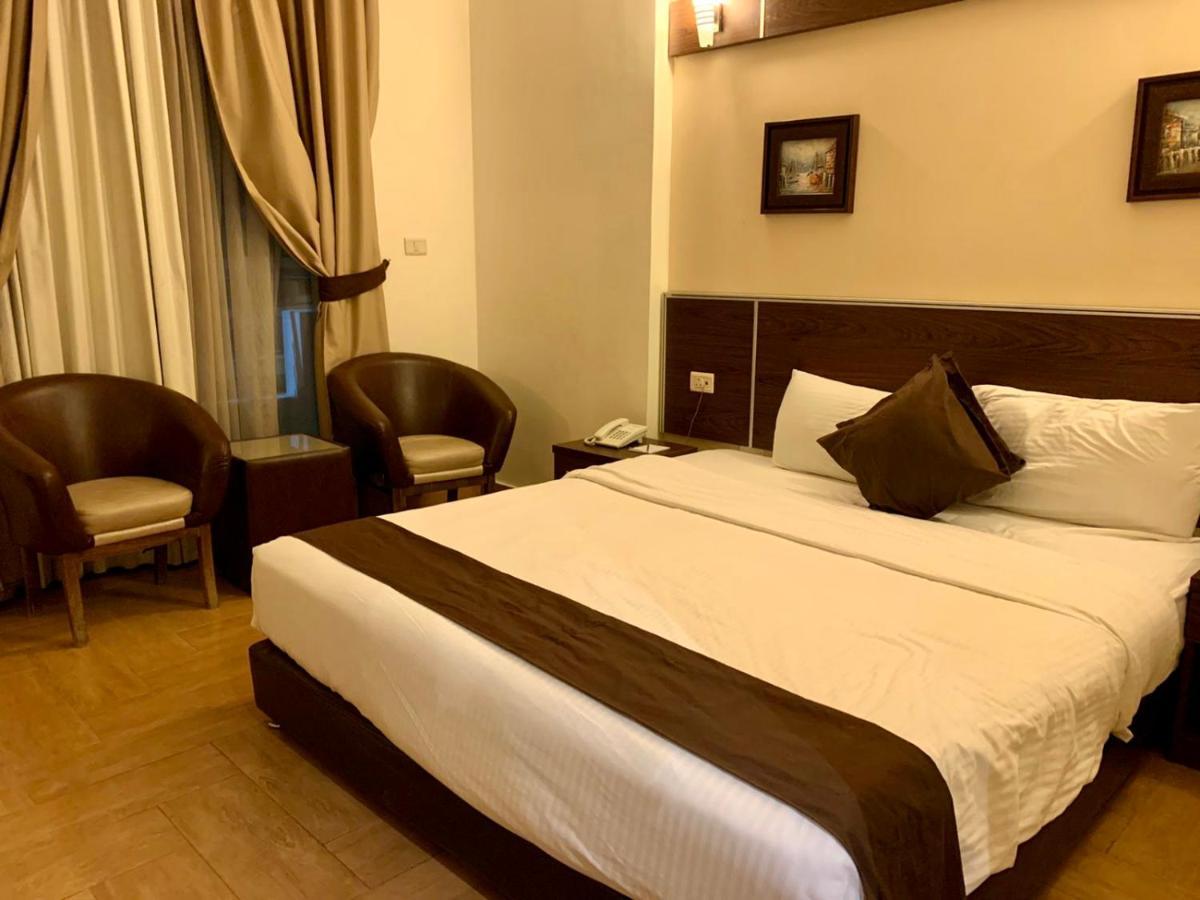 Ream Hotel Аман Екстериор снимка