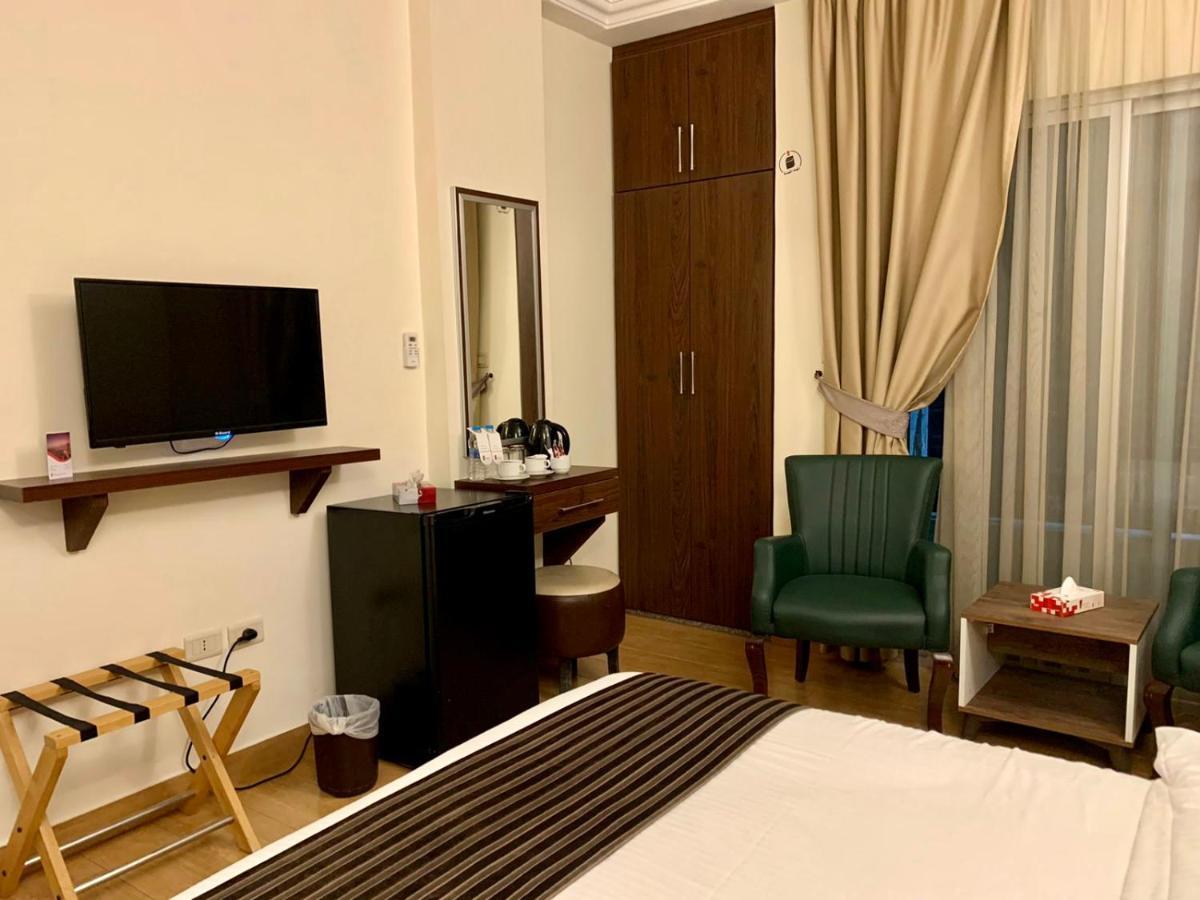 Ream Hotel Аман Екстериор снимка