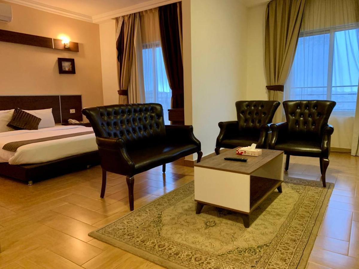 Ream Hotel Аман Екстериор снимка