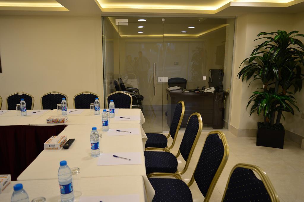 Ream Hotel Аман Екстериор снимка