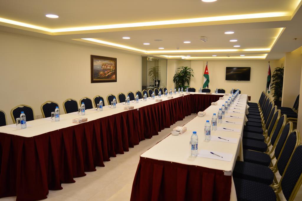 Ream Hotel Аман Екстериор снимка