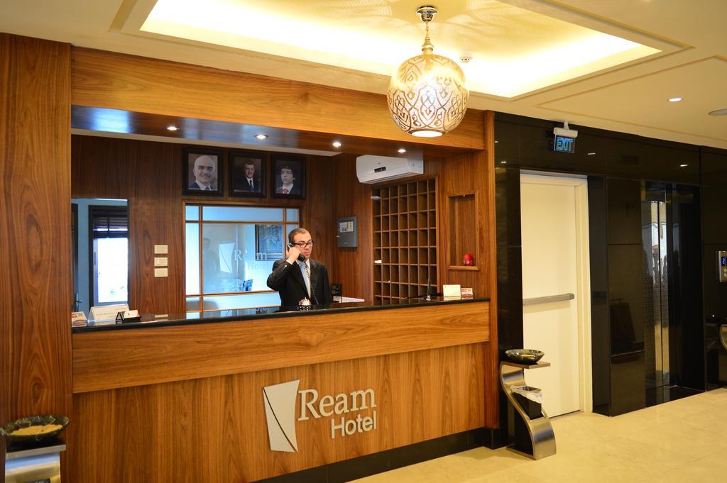Ream Hotel Аман Екстериор снимка