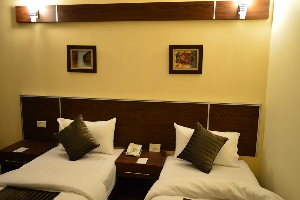 Ream Hotel Аман Стая снимка