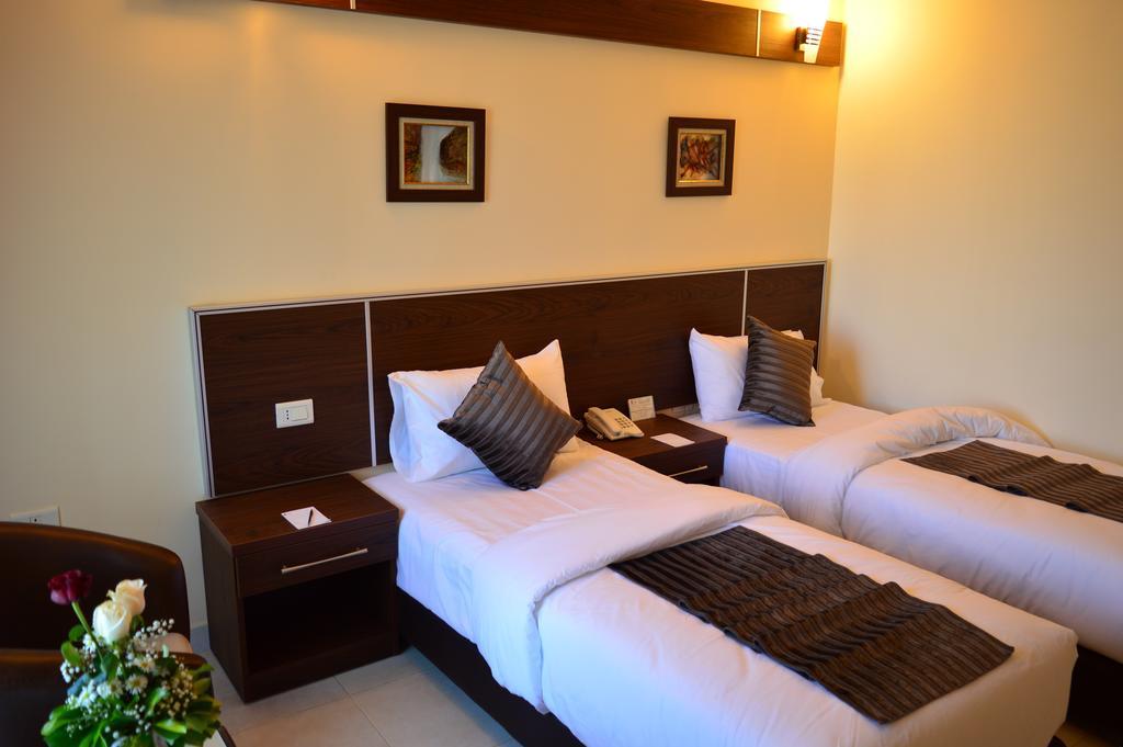 Ream Hotel Аман Стая снимка