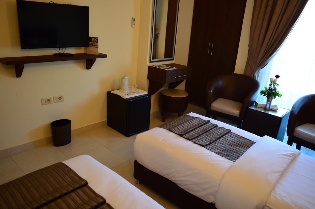 Ream Hotel Аман Стая снимка