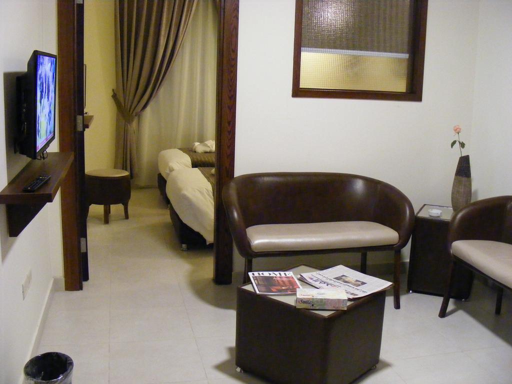 Ream Hotel Аман Екстериор снимка