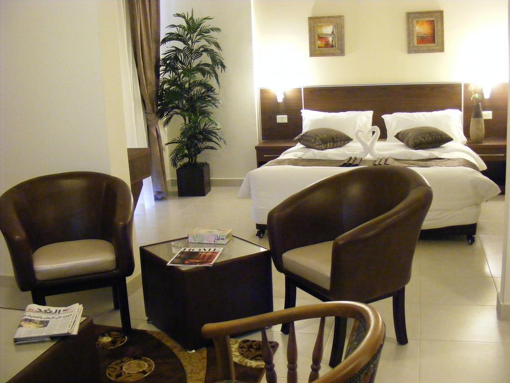 Ream Hotel Аман Екстериор снимка