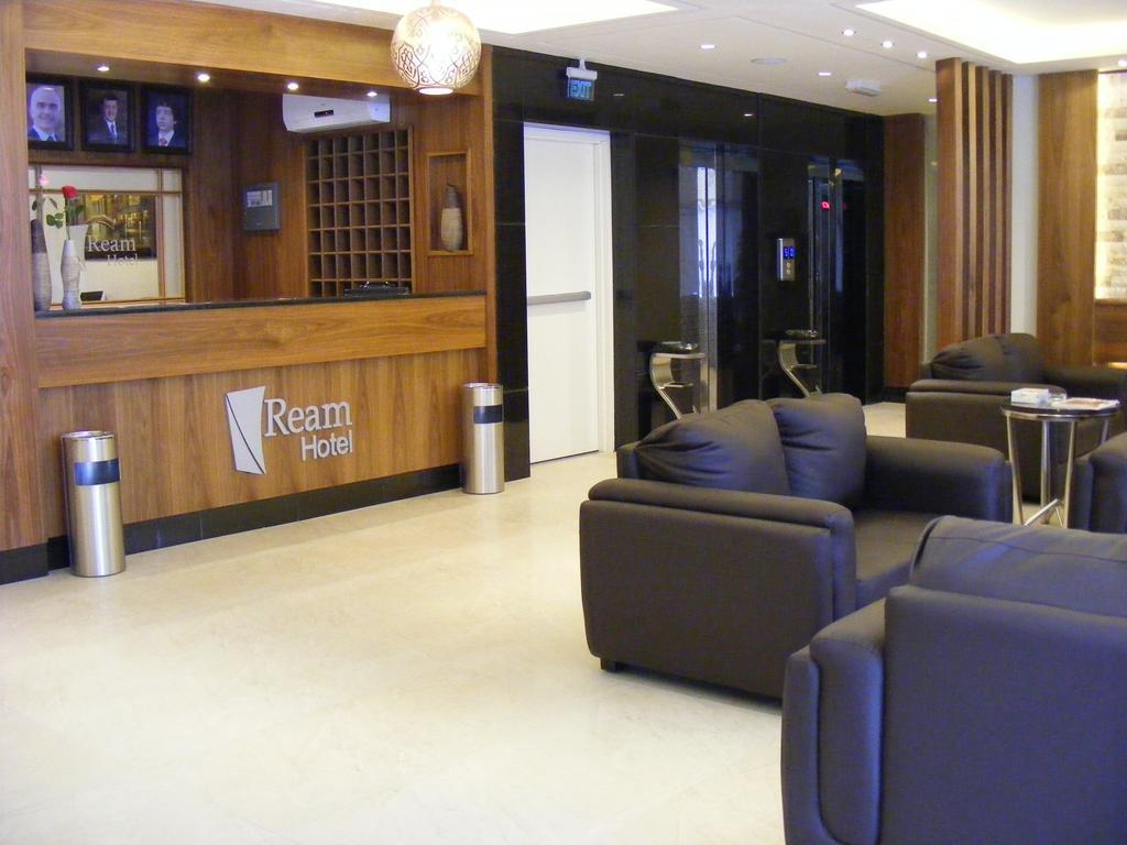 Ream Hotel Аман Екстериор снимка