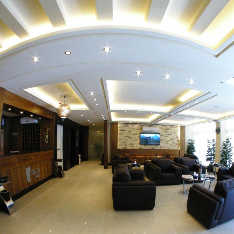 Ream Hotel Аман Екстериор снимка