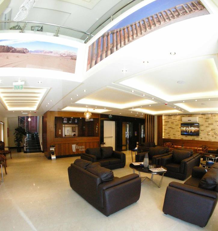 Ream Hotel Аман Екстериор снимка