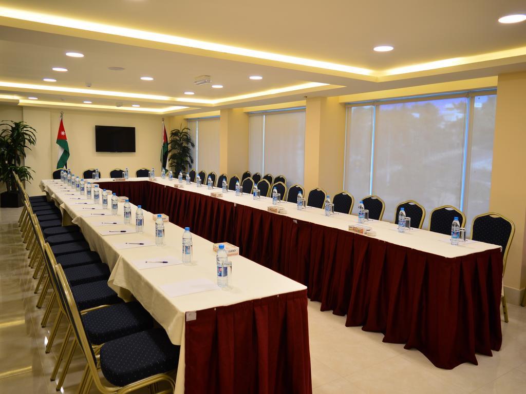 Ream Hotel Аман Екстериор снимка