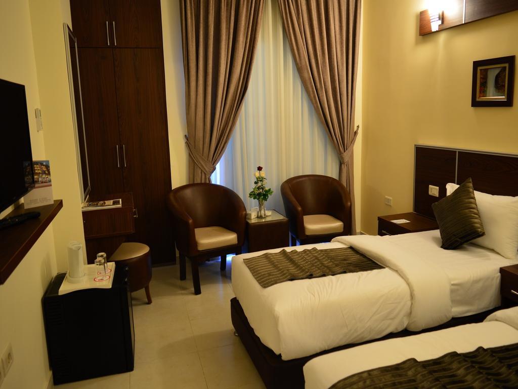 Ream Hotel Аман Екстериор снимка