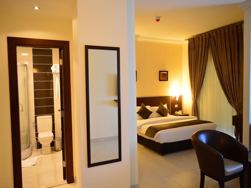 Ream Hotel Аман Екстериор снимка