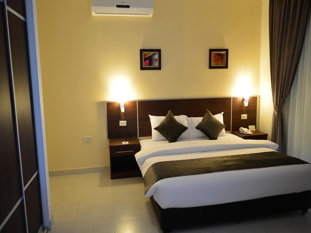 Ream Hotel Аман Екстериор снимка