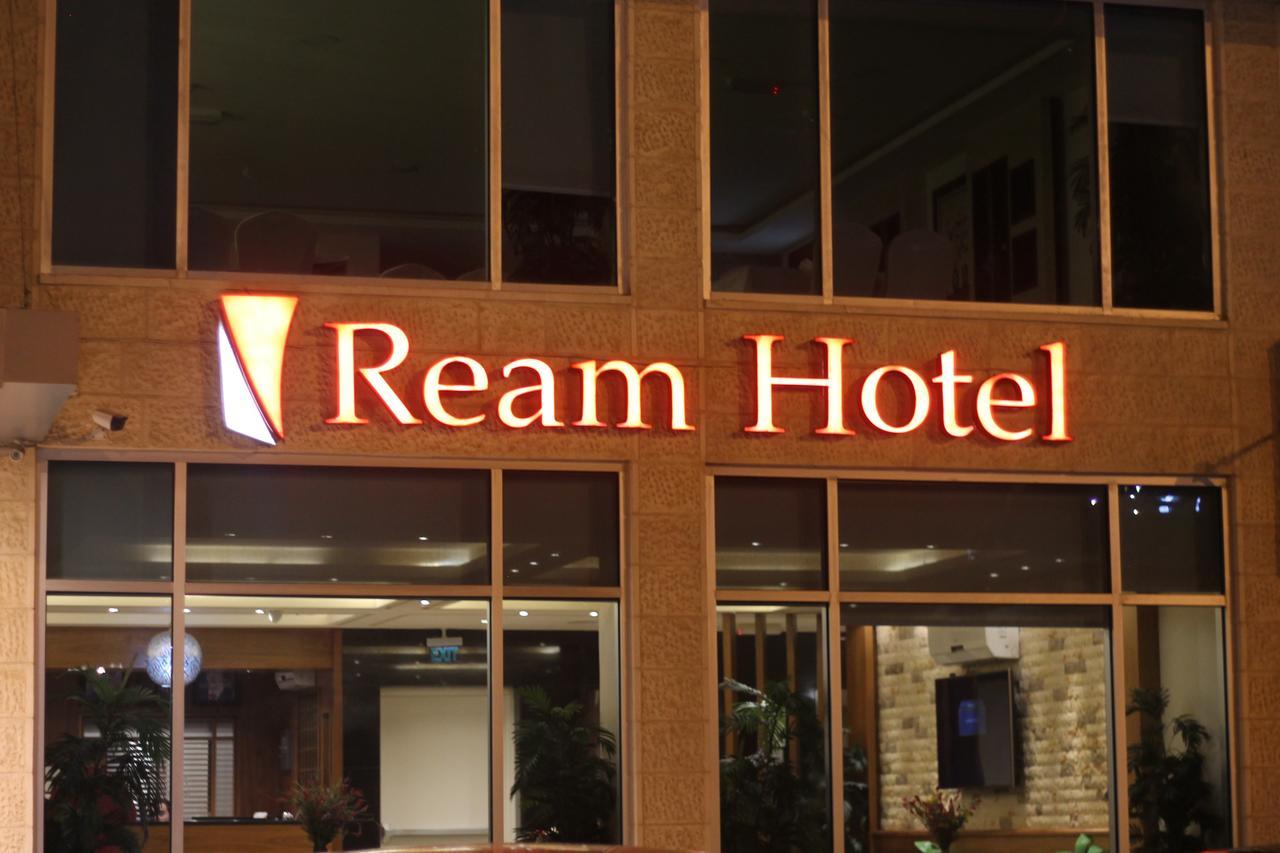 Ream Hotel Аман Екстериор снимка