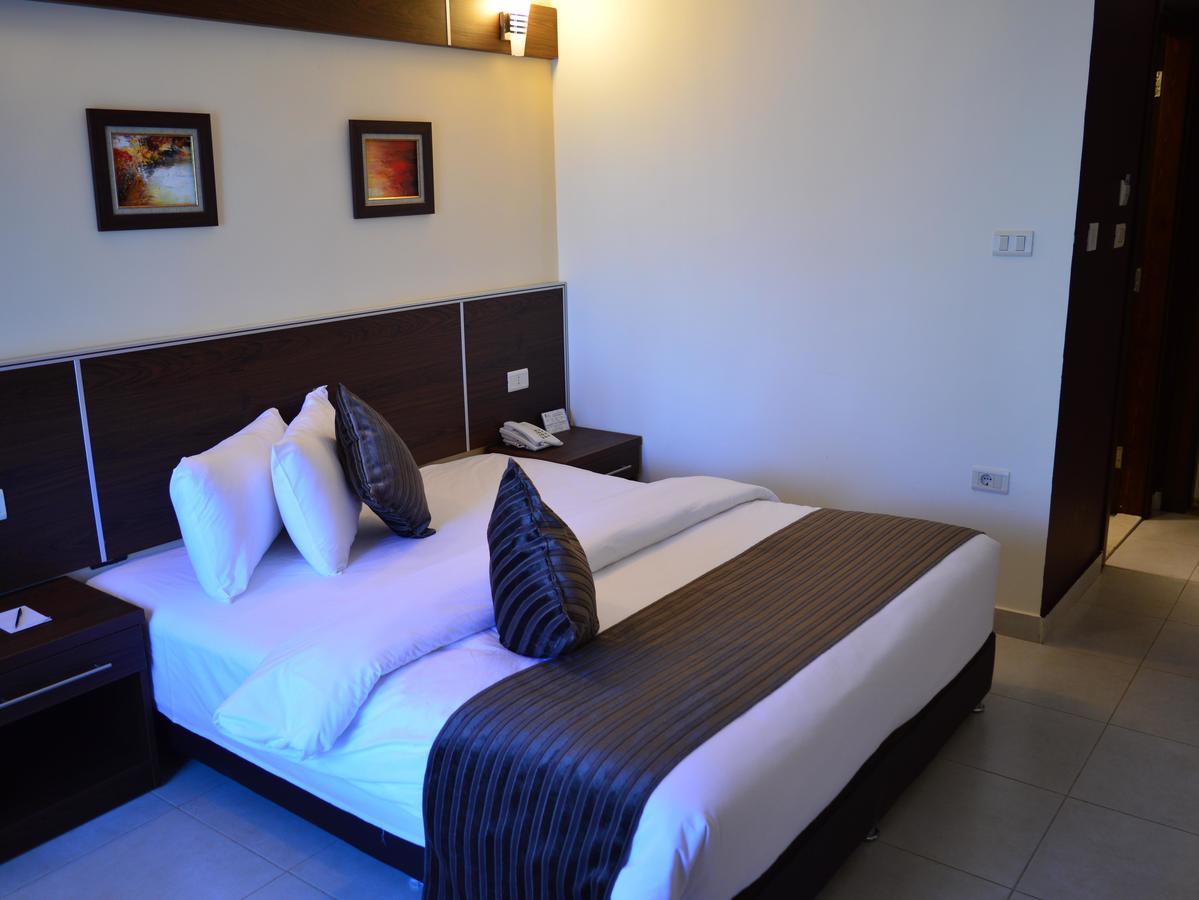 Ream Hotel Аман Екстериор снимка